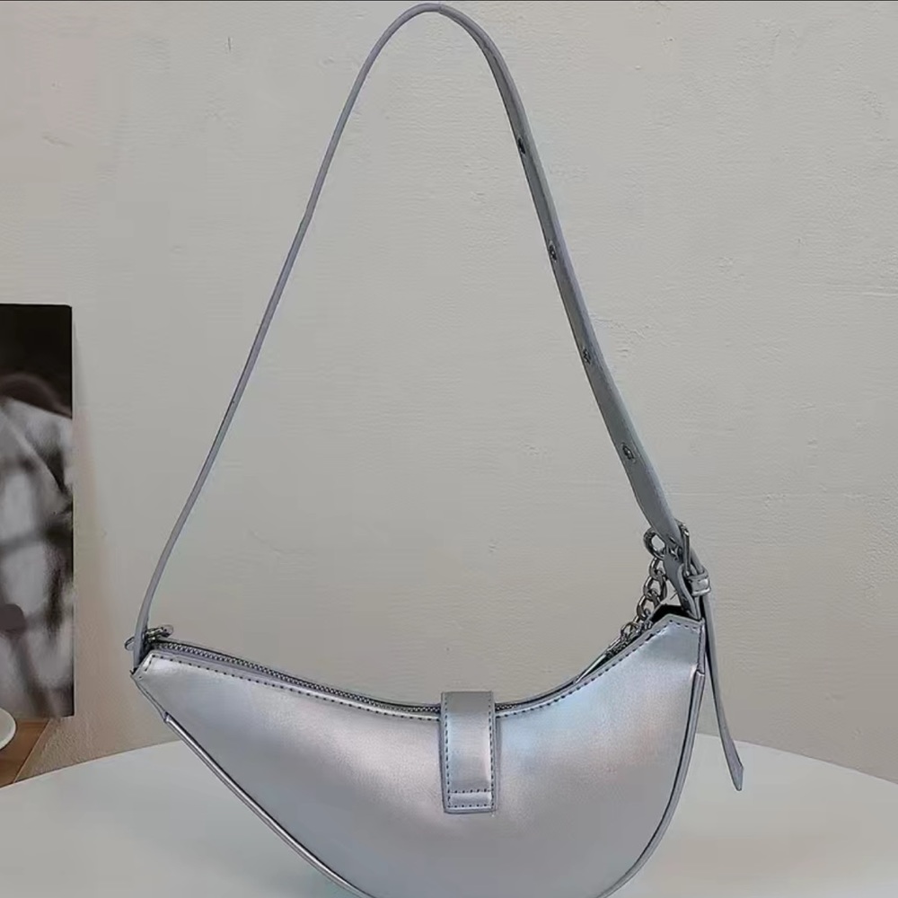 ‘Shiner’ Silver Handbag. Trending this summer 2023. Pop out with her! - Picture 2 of 2